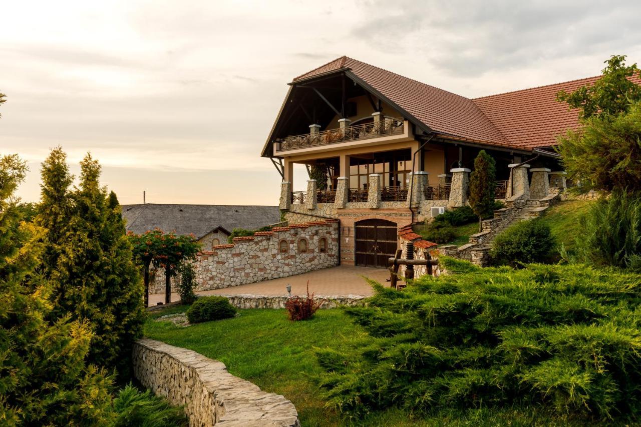 Chateau Vartely Orhei Bagian luar foto