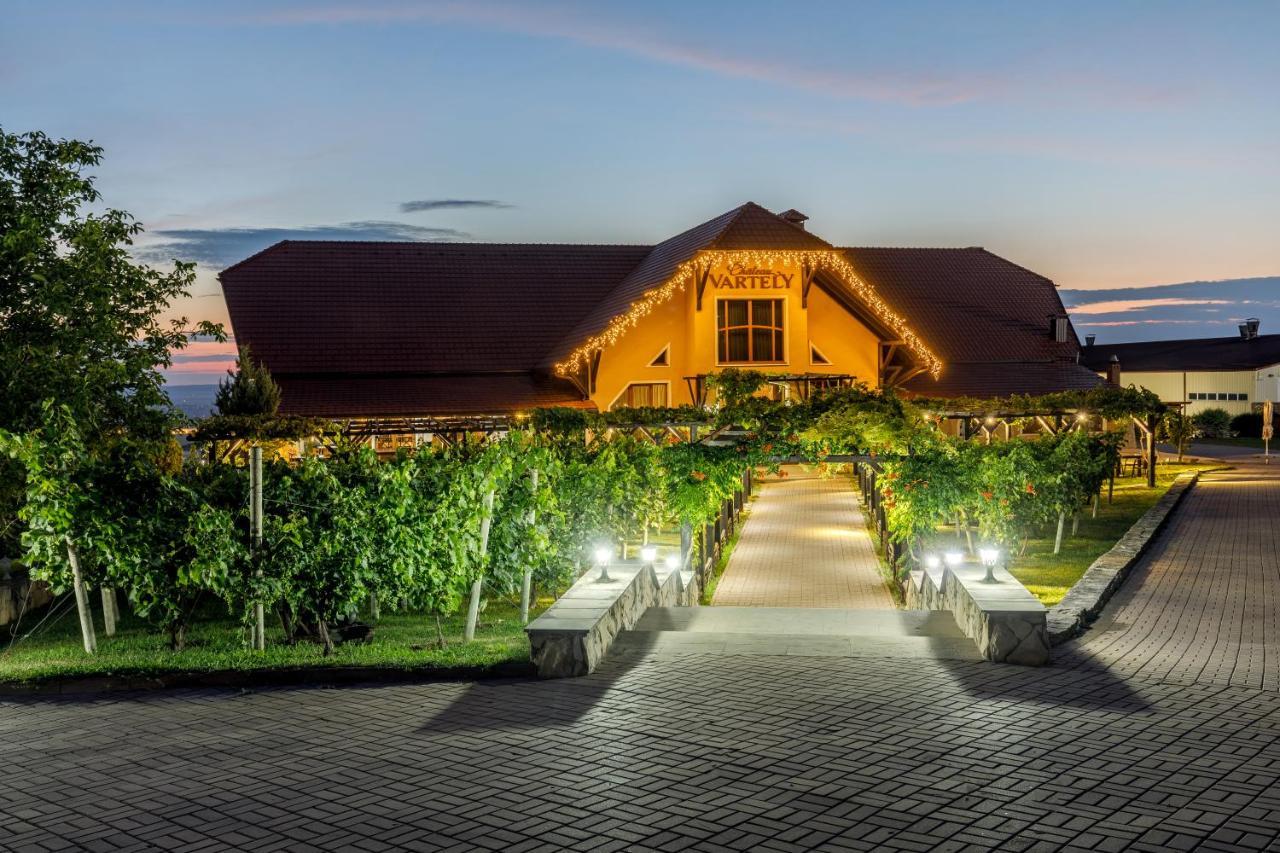 Chateau Vartely Orhei Bagian luar foto