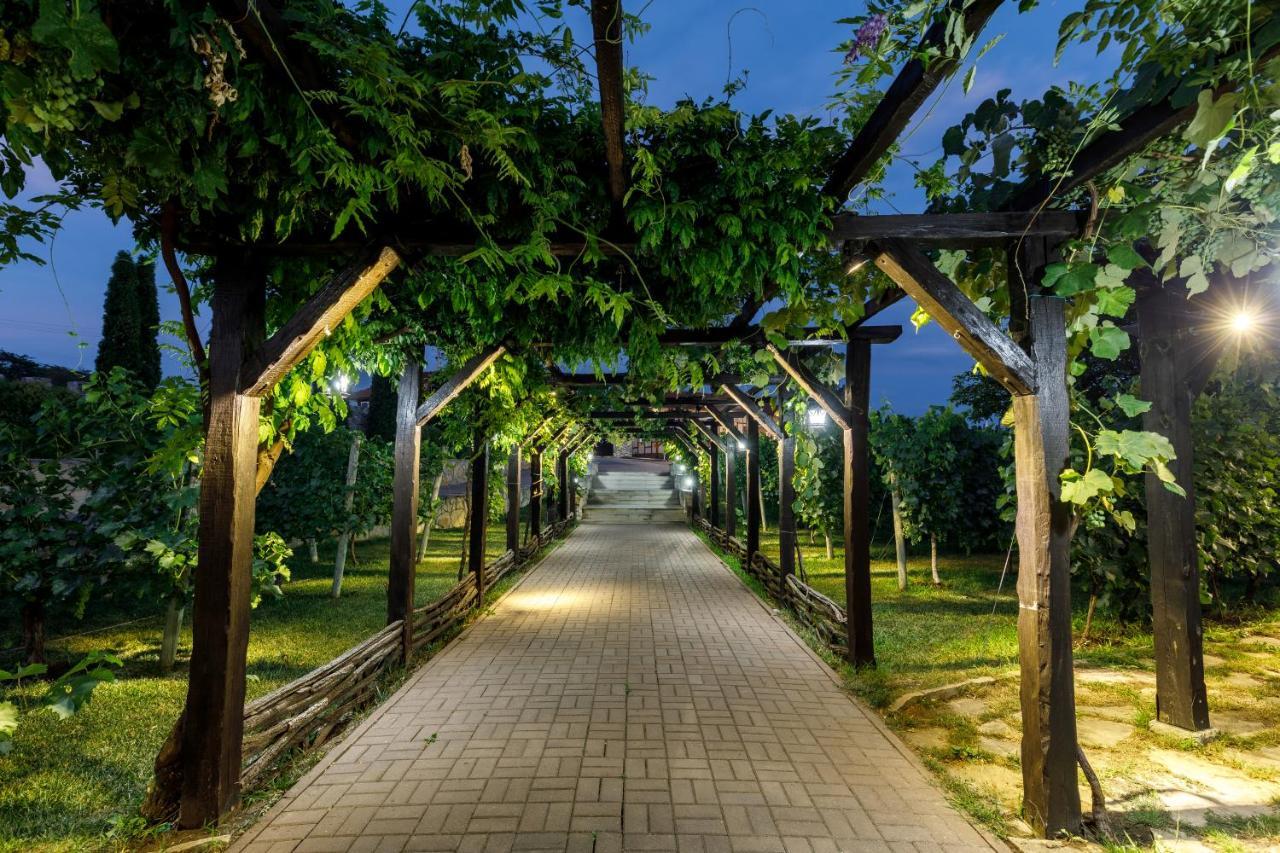 Chateau Vartely Orhei Bagian luar foto